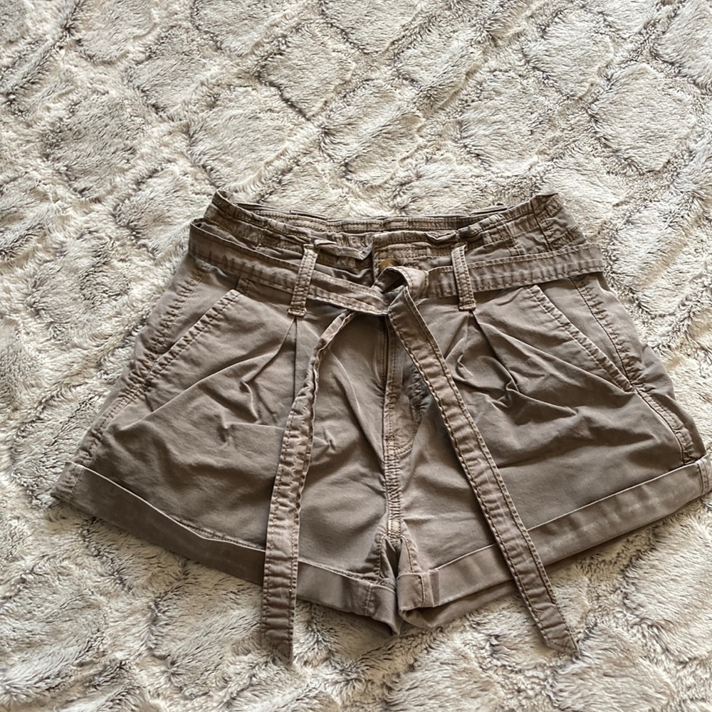 American Eagle 🦅 Paper bag style Belted super cute shorts size 00